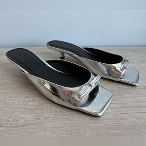 Steve Madden Women's Silver Meme-L Bow Kitten-Heel Sandals Size 10